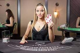 Tingkat loyalitas Anda mempengaruhi persentase cashback Tingkat loyalitas dan bonus tier